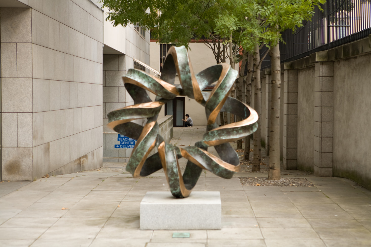The sculpture of "The Double Helix" by Brian King stands outside the Smurfit Institute of Genetics at Trinity College Dublin.