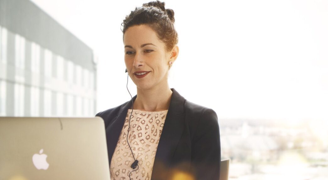 MBA students monitor breathing, heart rate in an exercise that improves resliency