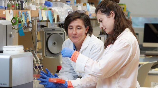 Meredith Morris and grad student in lab