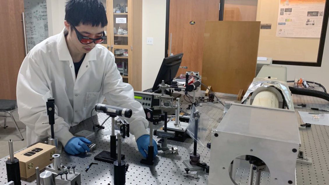 Jun Yi in lab