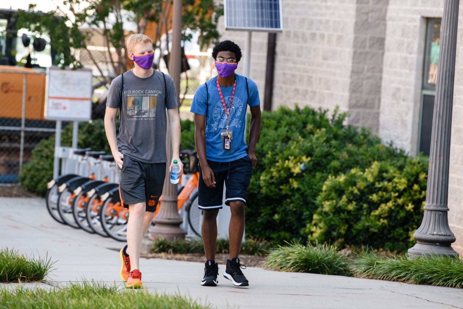 First-year students who moved in over the past week wear University-issued face coverings in the Core Campus area.