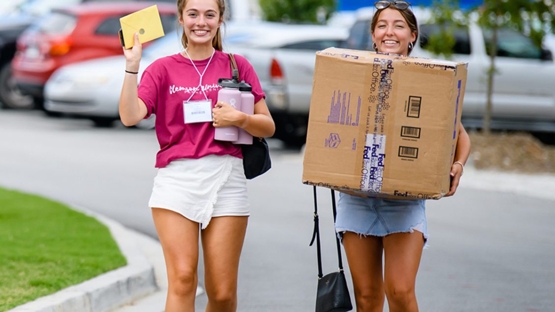 Students move in during the Fall 2020 semester