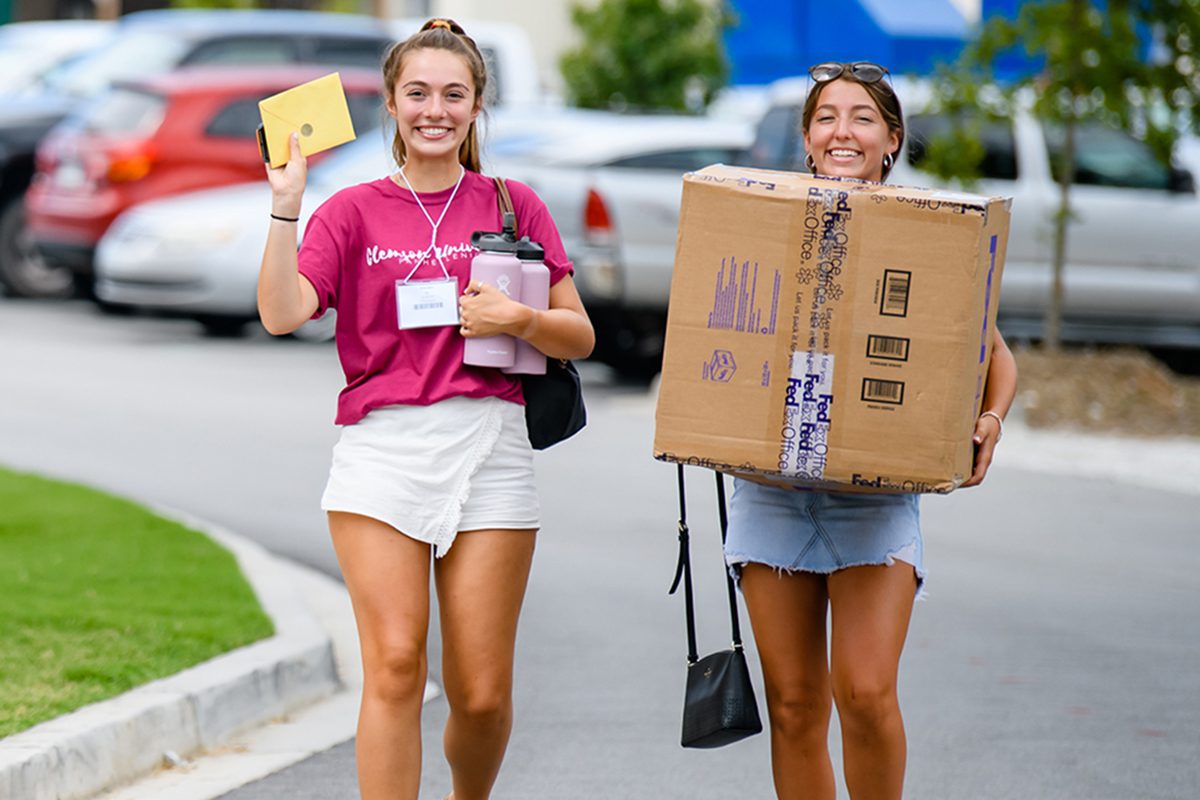 Students move in during the Fall 2020 semester