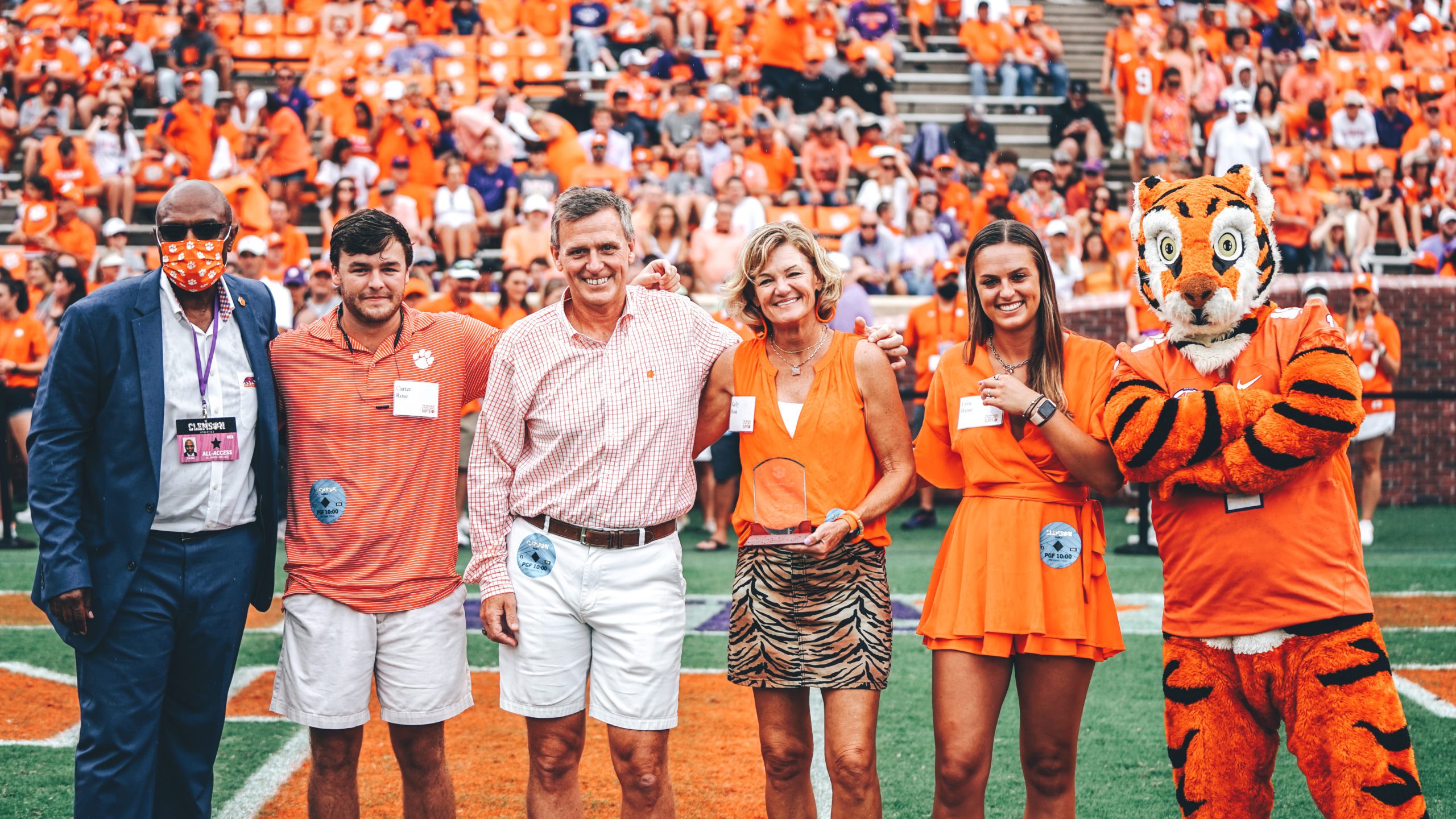 Vice President for Student Affairs and Dean of Students Chris Miller presents the 2021 Herb Coughlan Memorial Family of the Year award to the Rose family from Charleston, South Carolina