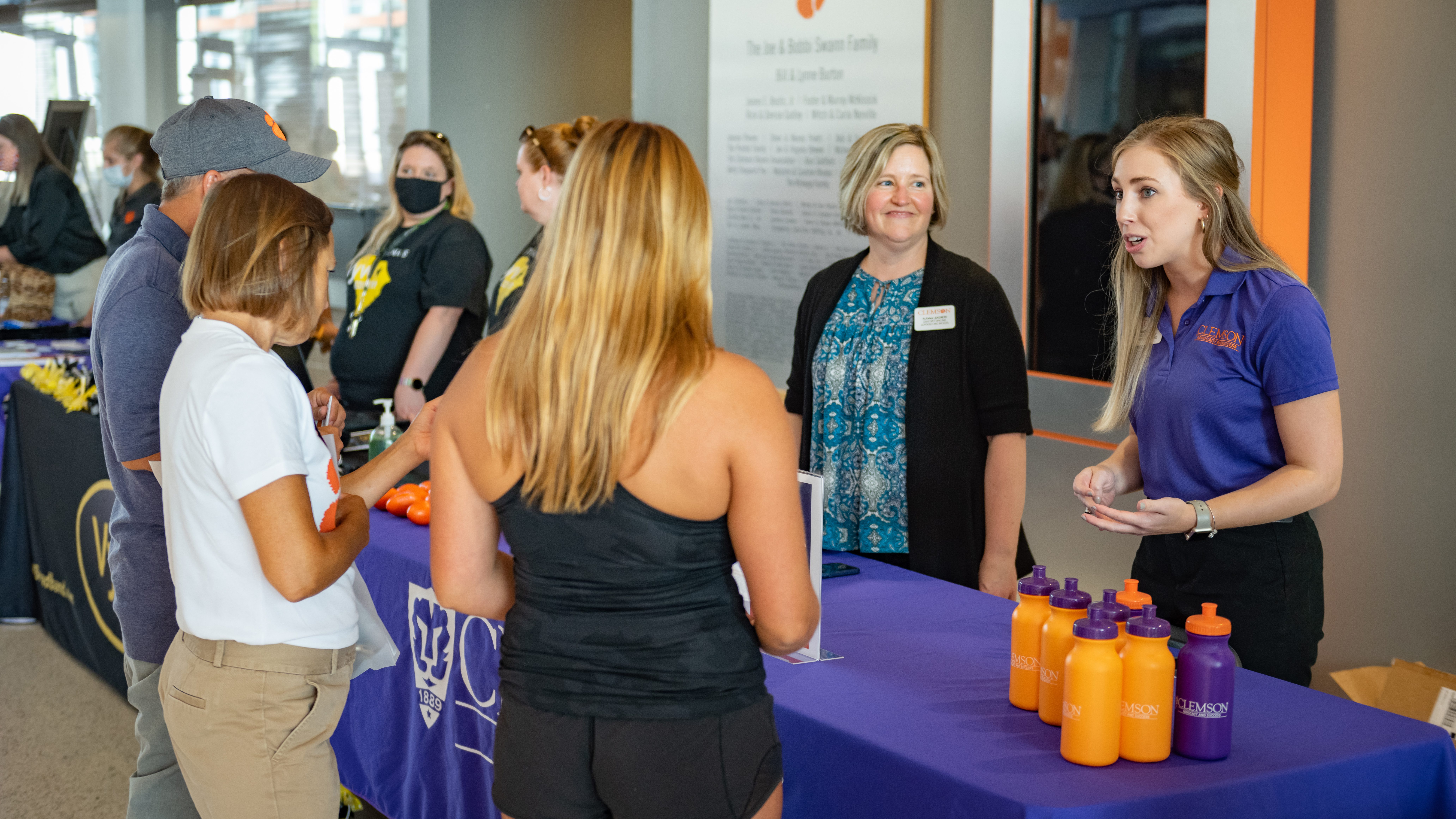 Alanna Landreth and Makayla Stark of the Office of Advocacy and Success table during the campus community showcase at Orientation in August 2021.