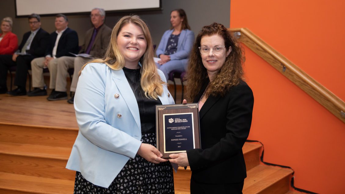 Sophie Finnell receives an Undergraduate Researcher Award from the Department of Psychology in Spring 2022