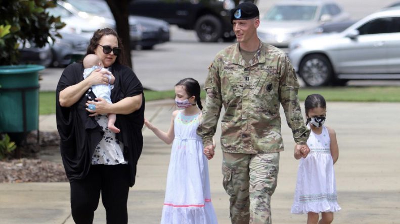 U.S. Army captain Scott Abrams '08 and family
