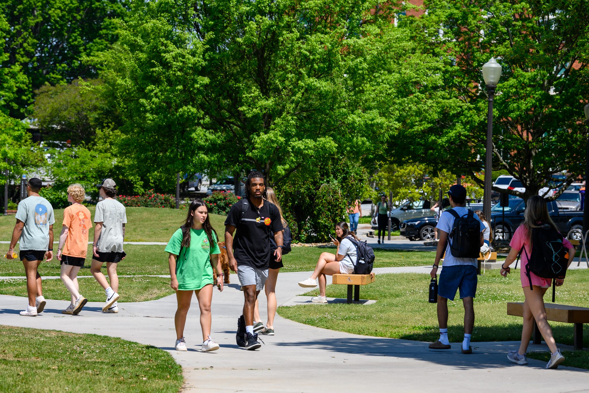 Diverse body of students walking campus grounds on a spring day. Photo for Spring 2023 Dean's List.