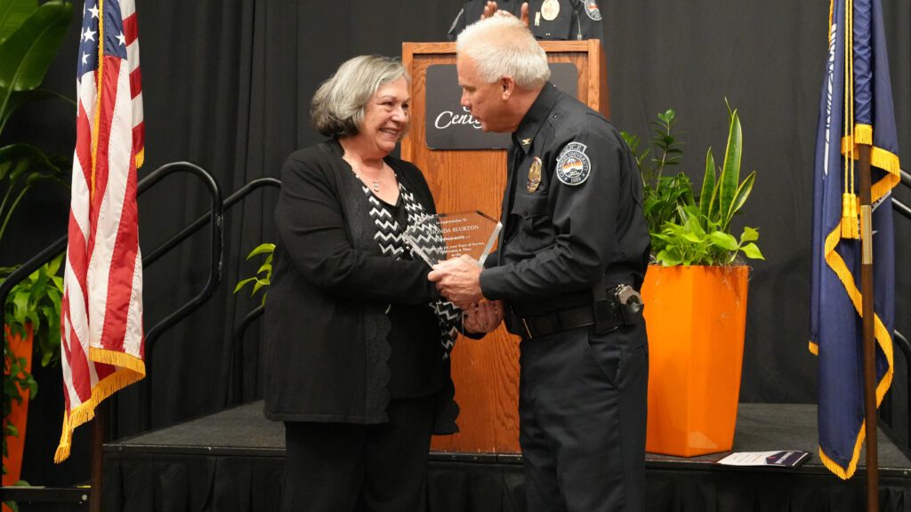 Rhonda Blurton receives a retirement plaque from CUPD Chief Greg Mullen.