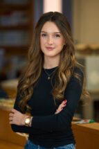 A headshot of Abigail Poropatich, a white female with long brown wavy hair who is double majoring in physics and computer science.