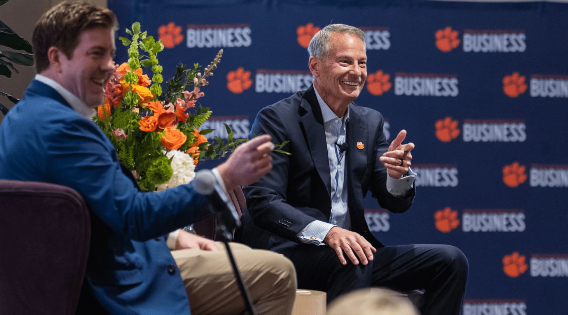 Michael Howley and Walt Bettinger sitting and talking about Bettinger's lessons in leadership.