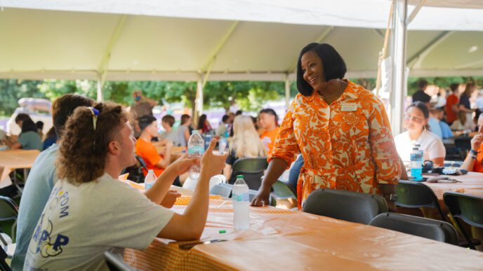 Kimberly Poole speaks with students at a Welcome Week event