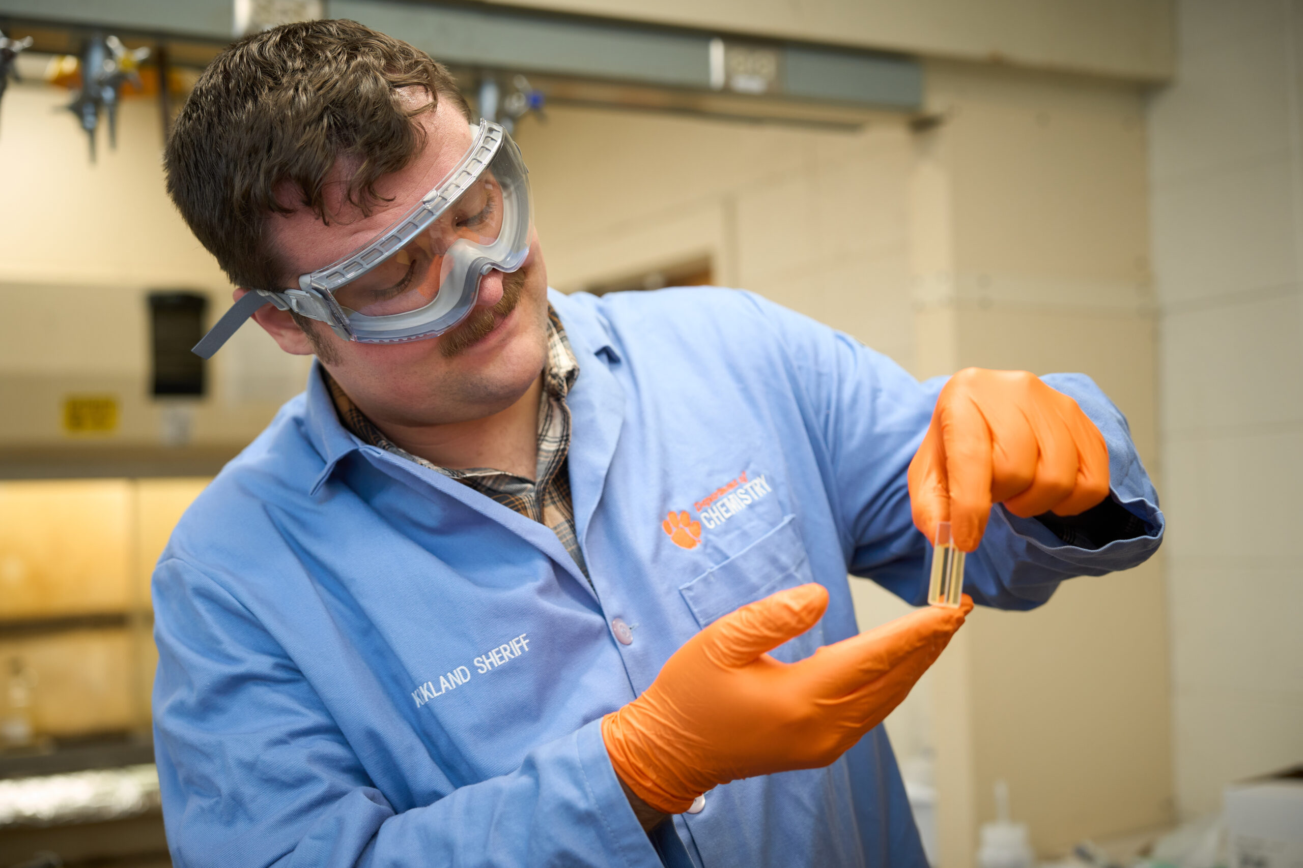 Postdoctoral researcher Kirkland Sheriff targets faster, smarter detection of explosive and other hazardous materials – Clemson News