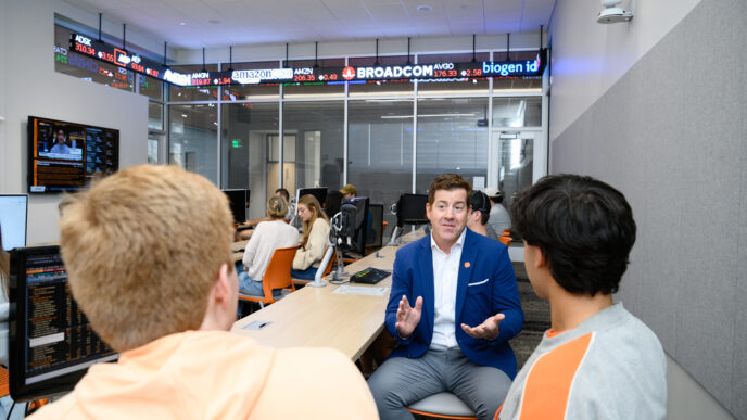 Michael Howley talking to students on the Melvin and Dollie Younts Trading Room.