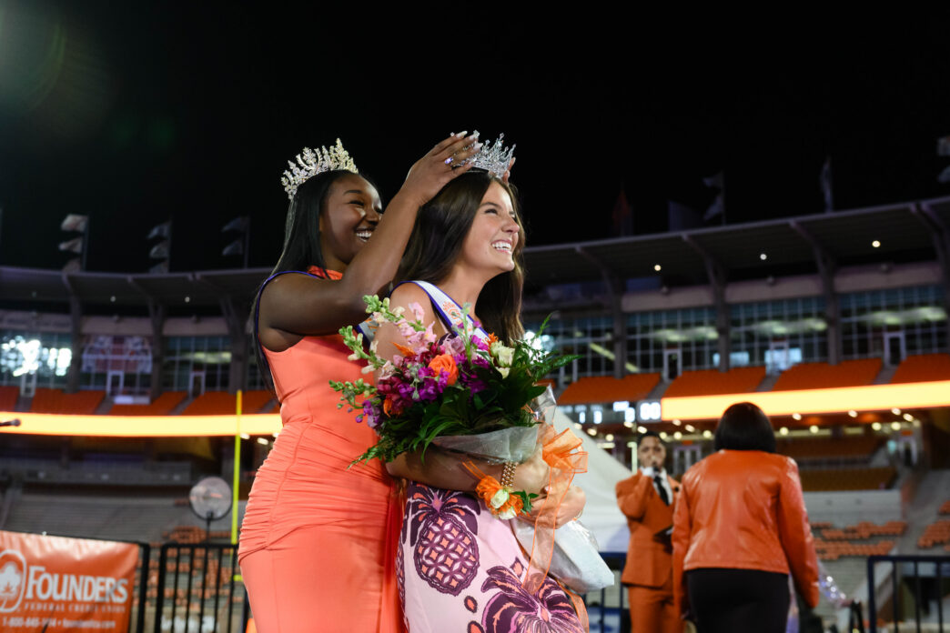 Former Miss Homecoming pageant winner crowns the 2025 recipient