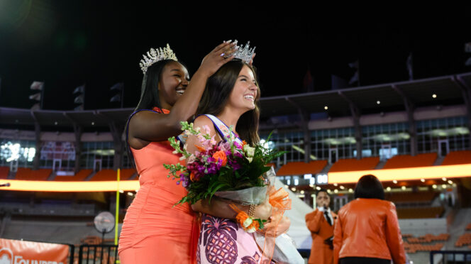 Former Miss Homecoming pageant winner crowns the 2025 recipient